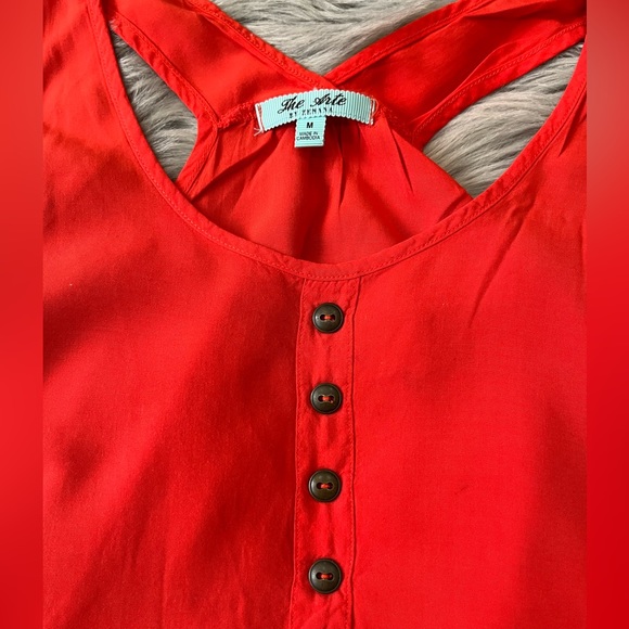 ORANGE/RED TANK TOP WITH DESIGNED BUTTON FRONT BLOUSE TOP. MEDIUM - Picture 2 of 4